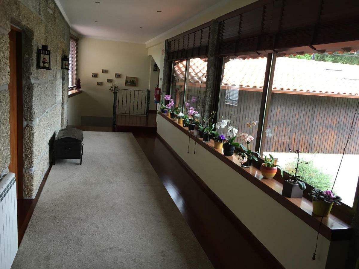 Bergui Guesthouse - Guimaraes Exterior photo